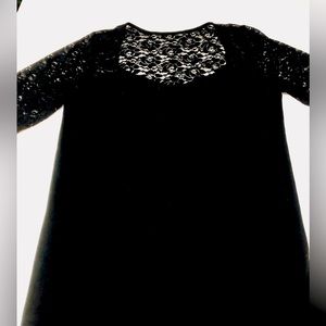 Foxy Sweetheart Neckline Lace Sleeve Tee